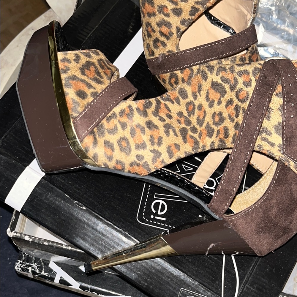 Leopard Print Open-Toe Heels - Picture 3 of 7
